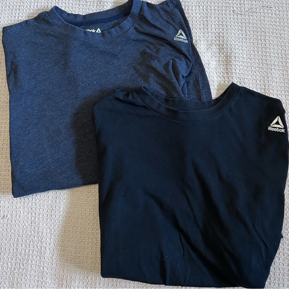 🌼3/$20 bundle 🌼 Two Men’s Reebok Tee Shirts‎ Navy and Black Size Large